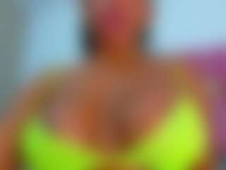 Valentina MILF webcam performer live streaming