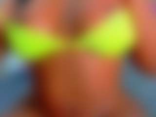 Valentina MILF webcam performer live streaming
