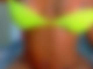 Valentina MILF webcam performer live streaming