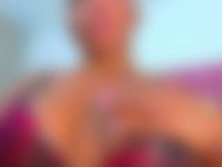 Valentina MILF webcam performer live streaming