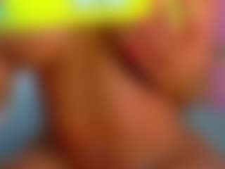 Live cam show with Valentina - Shaved Pussy on Camsoda