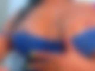 Live cam show with Valentina - Athletic Ebony on Uber Horny
