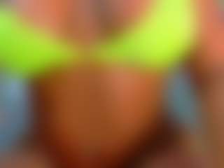 Live cam show with Valentina - BBW Ebony on Camsoda