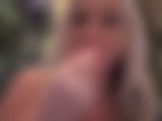 AlenaCroft's Live Sex Cam Show
