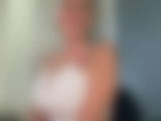 Live cam show with AlenaCroft - Fingers on Camsoda