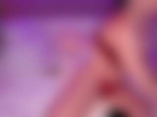 AlenaCroft MILF webcam performer live streaming