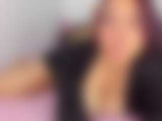 Live cam show with Rosy - Squirt on SxyPornLive
