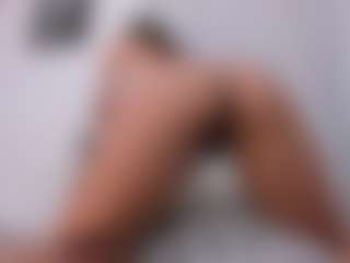 Live cam show with Karol Sweet - Tease on livesuperchat.net