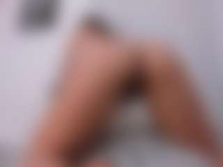 Live cam show with Karol Sweet - Squirt White on xfollow cams | colombia