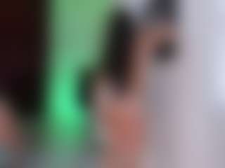 Live cam show with Karol Sweet - Bikini on SxyPornLive