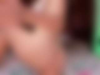 Live cam show with Karol Sweet - Shaved Pussy Curvy on Camsoda