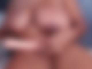 Live cam show with Rachel - Black Squirt on StripNow