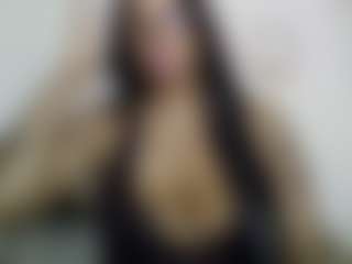 Live cam show with Tammygold - Tease Black on xDating