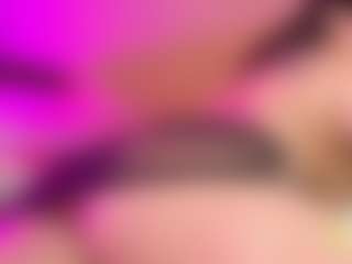 Live cam show with LiindaEvans - Big Tits on Camsoda.co