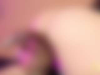 Live cam show with LiindaEvans - Blowjob on Soda Cam