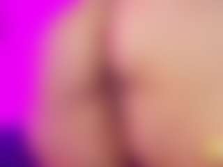 Live cam show with LiindaEvans - Squirt on studioflirtlive.com