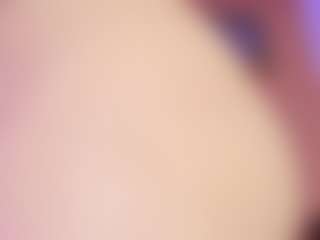 Live cam show with LiindaEvans - Bedroom on Soda Cam