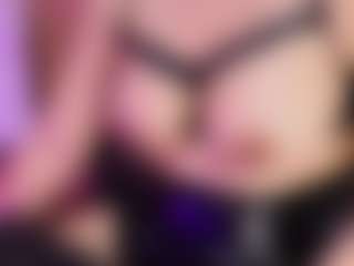 Live cam show with LiindaEvans - Fingers on StripNow