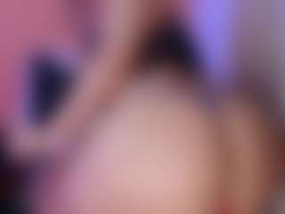 Live cam show with LiindaEvans - Bedroom on StripNow
