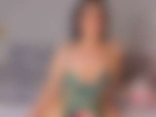 Live cam show with Makenziie - Shaved Pussy on Free Soda