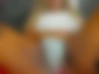 Live cam show with E L I E T T E - Swallow on TeamSkeetLive
