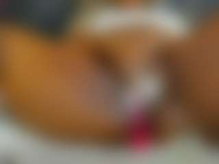 Live cam show with E L I E T T E - Ebony Squirt on AdultVida.com