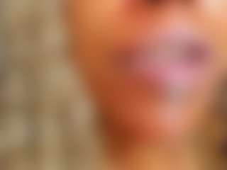 Live cam show with E L I E T T E - Big Nipples on Chatstar