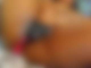 Live cam show with E L I E T T E - Black Cum on Uber Horny