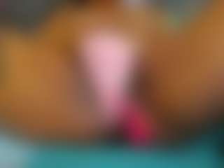 Live cam show with E L I E T T E - Big Nipples on Camming Site