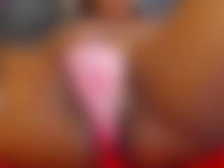 Live cam show with E L I E T T E - Big Nipples on CamClone
