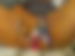 Live cam show with E L I E T T E - Big Nipples on CamSodaAdn