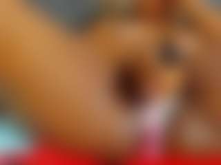 Live cam show with E L I E T T E - Ebony Toys on Gym Cam Girls