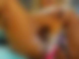 Live cam show with E L I E T T E - Cum on Gym Cam Girls