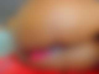 Live cam show with E L I E T T E - Black Fetish on Camsoda
