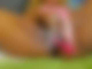 Live cam show with E L I E T T E - Average on Camsoda