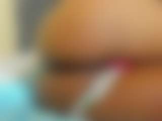 Live cam show with E L I E T T E - Brown Hair on Strip Flash - Live Sex Shows