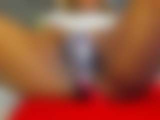 Live cam show with E L I E T T E - Average on Camsoda