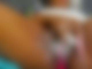 Live cam show with E L I E T T E - Average on CamClone