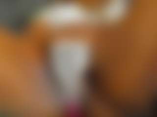 Live cam show with E L I E T T E - Ebony on xplaylive.com | colombia