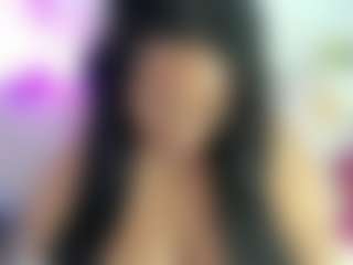 Spettacolo in cam dal vivo con hallestrawberry - Sexwebcam Black su Camsoda
