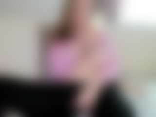 Live cam show with BustyNatascha - Oil on SpunkLive