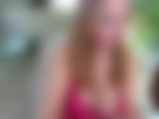 Live cam show with BustyNatascha - Lush MILF on Free Soda