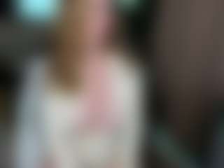 Live cam show with BustyNatascha - Average on TeamSkeetLive