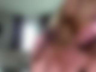 Live cam show with BustyNatascha - Shaved Pussy on Camsoda