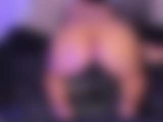 Live cam show with AlaiaSweet - Curvy on xDating