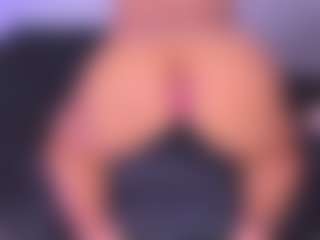 AlaiaSweet MILF webcam performer live streaming