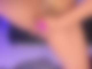 AlaiaSweet MILF webcam performer live streaming