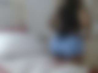 Live cam show with Mulatto Mamiii - Shaved Pussy on Camversity
