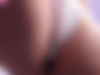 Live cam show with Chelseylewis - Small Tits on friskycurves.com