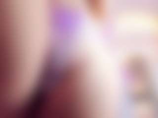 Live cam show with Chelseylewis - Skinny MILF on Camsoda